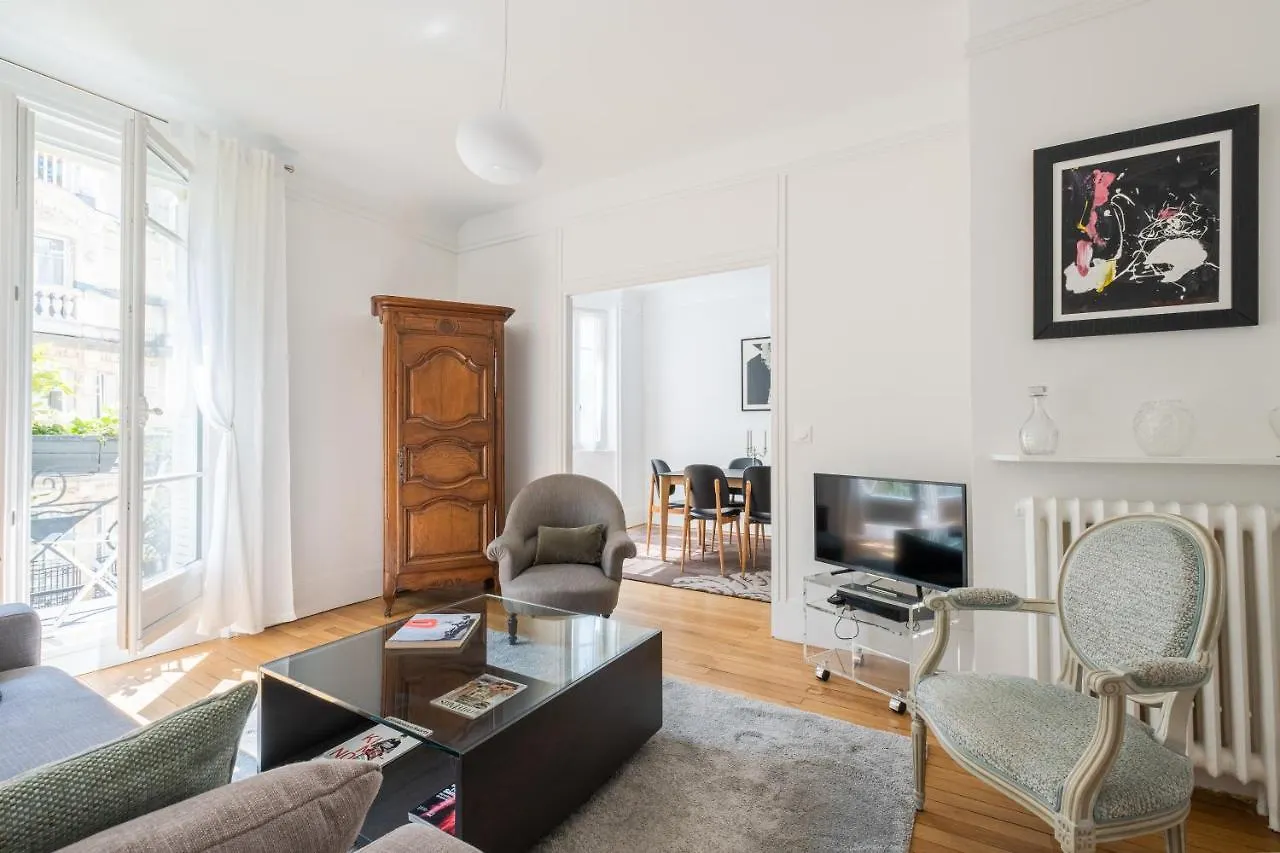Veeve - Illuminating Light Apartment Paris
