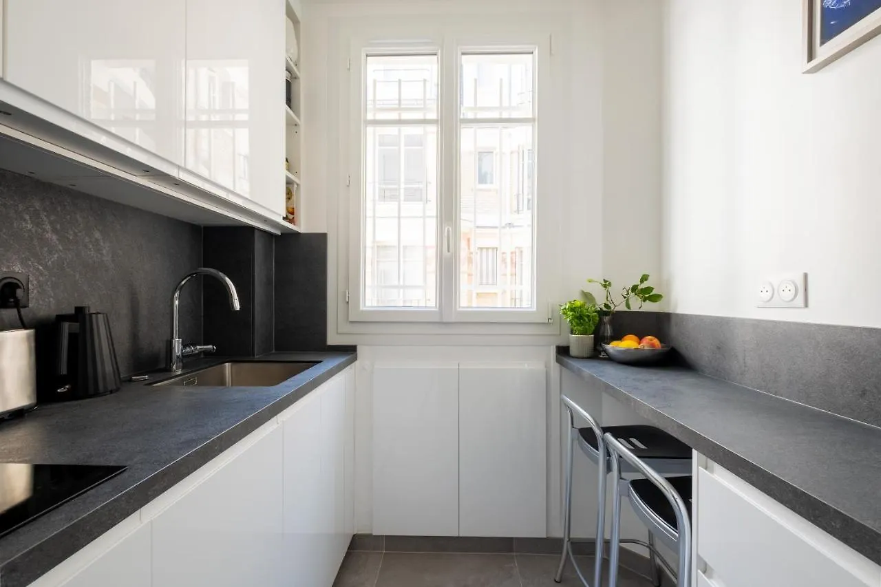 Veeve - Illuminating Light Apartment Paris France