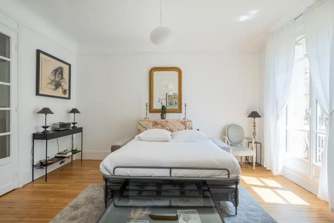 Veeve - Illuminating Light Apartment Paris