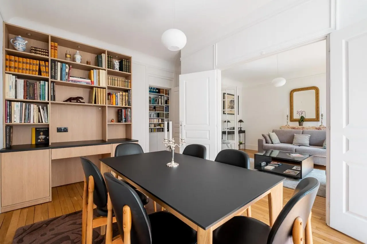 Veeve - Illuminating Light Apartment Paris