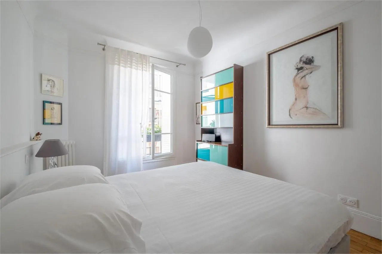 Veeve - Illuminating Light Apartment Paris